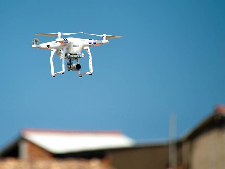 Kontrola vašich striech za pomoci dronov